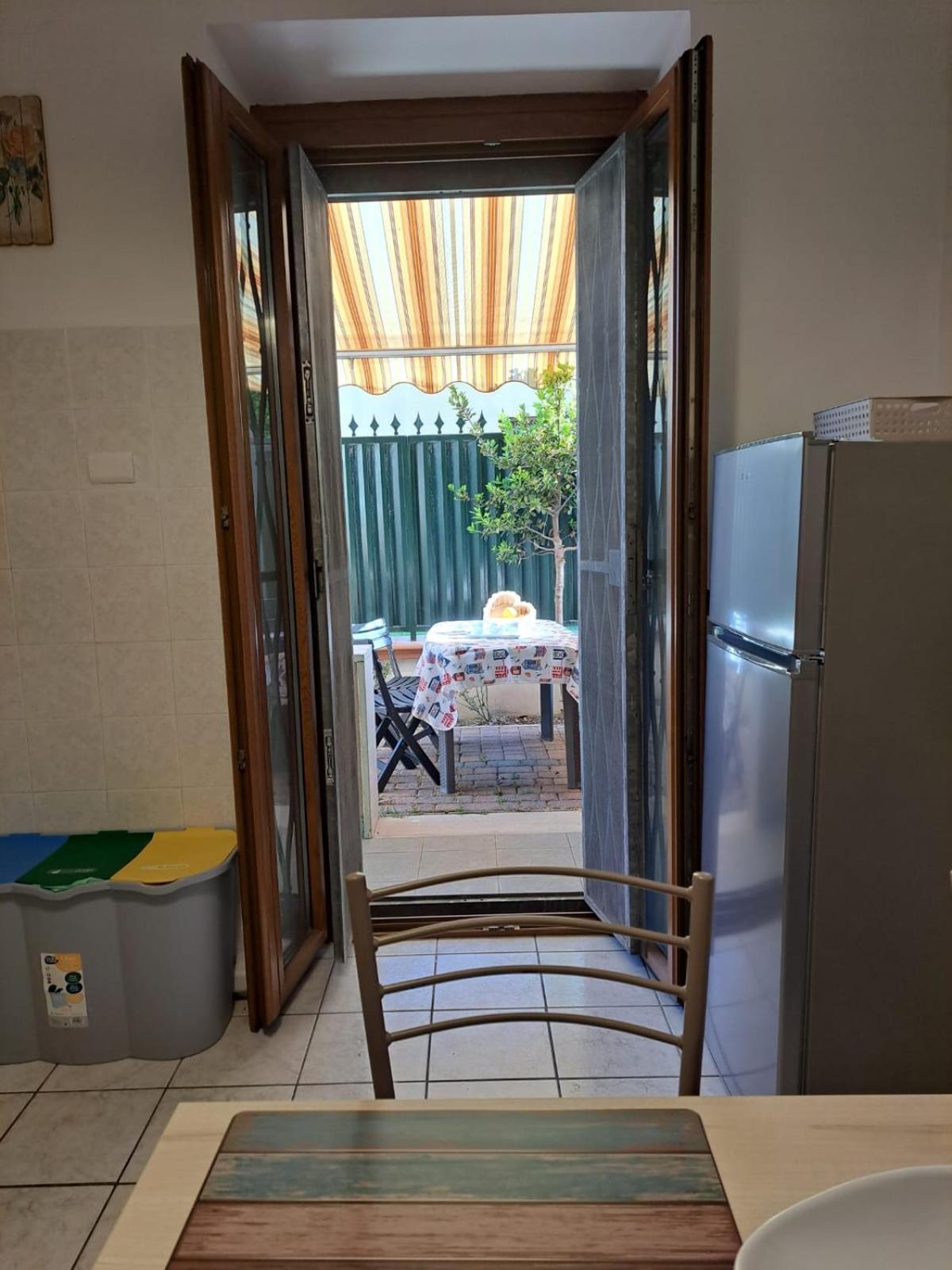 Holidays At The Dock - Airport Apartment *